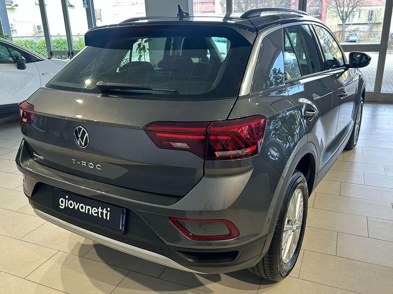 Usata VW T-Roc Life 116 CV (85 kW) 2025 Grigio SUV