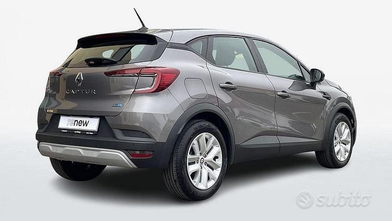Usata Renault Captur Zen 145 CV (106 kW) 2022 Grigio SUV