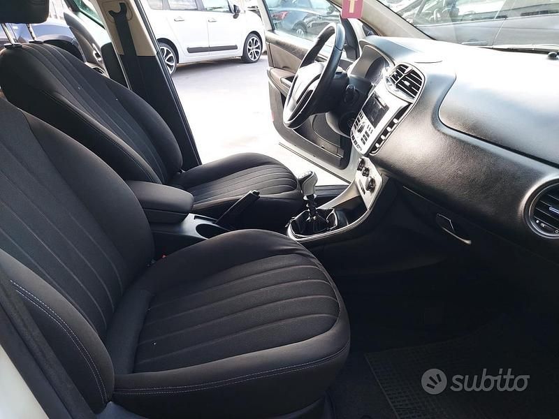 Usata Lancia Delta 105 CV (77 kW) 2009 Bianco Utilitaria