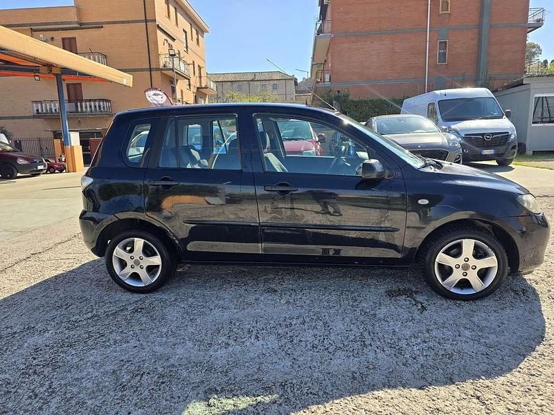 Usata Mazda 2 75 CV (55 kW) 2006 Nero Monovolume