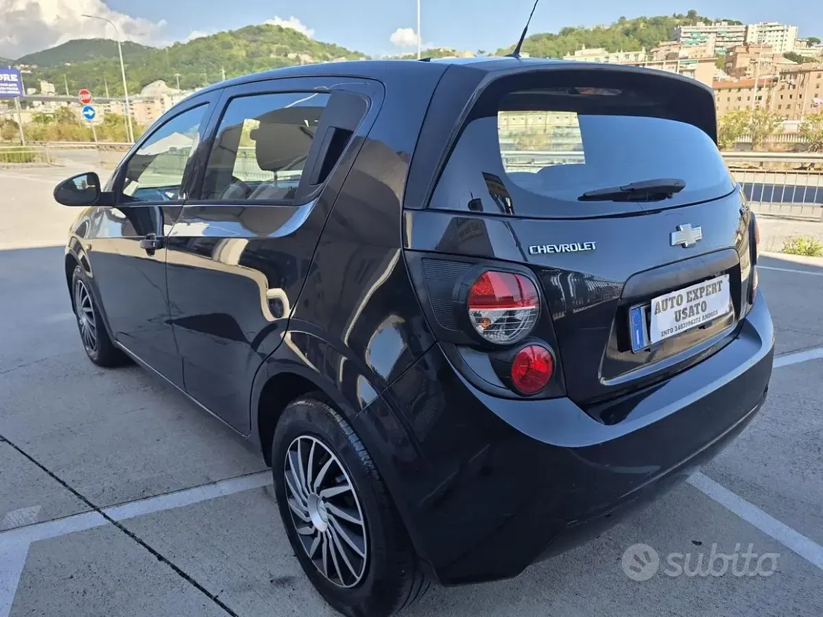 Usata Chevrolet Aveo LS 69 CV (50 kW) 2011 Nero Berlina