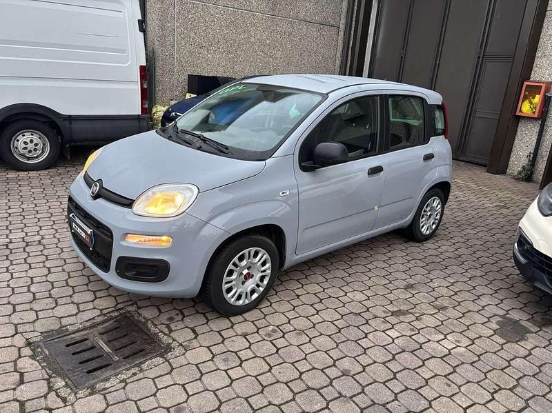 Usata Fiat Panda Easy 94 CV (69 kW) 2022 Argento Utilitaria