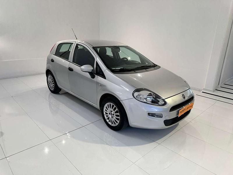 Argento Usata 2019 Fiat Punto Lounge Due volumi | 7300 € (Buon prezzo) - Immagine 1/4