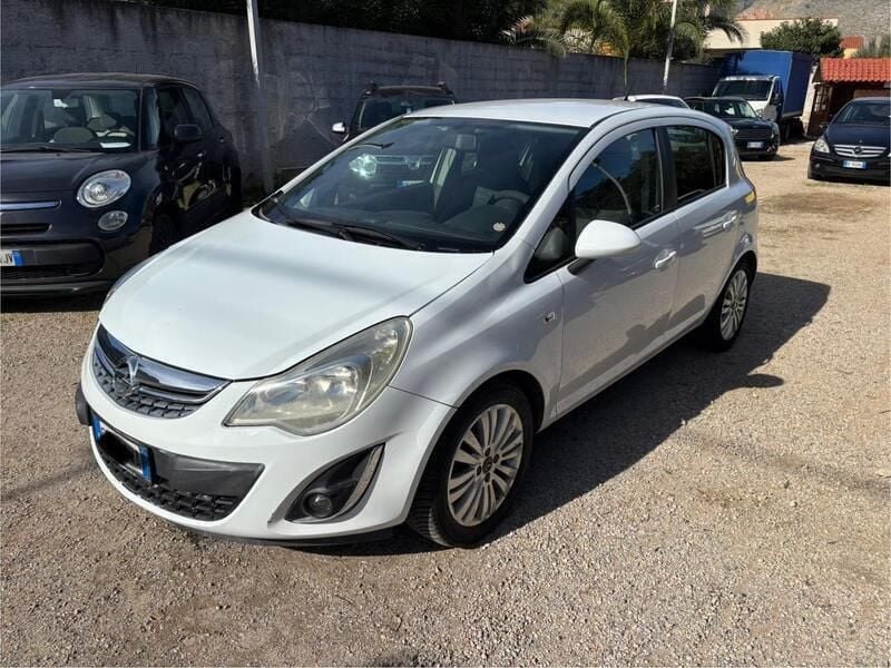 Usata Opel Corsa Cosmo 95 CV (69 kW) 2011 Bianco Berlina
