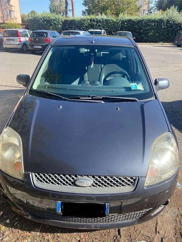 Grigio Usata 2008 Ford Fiesta Tre volumi | 2500 € (Cara) - Immagine 1/4