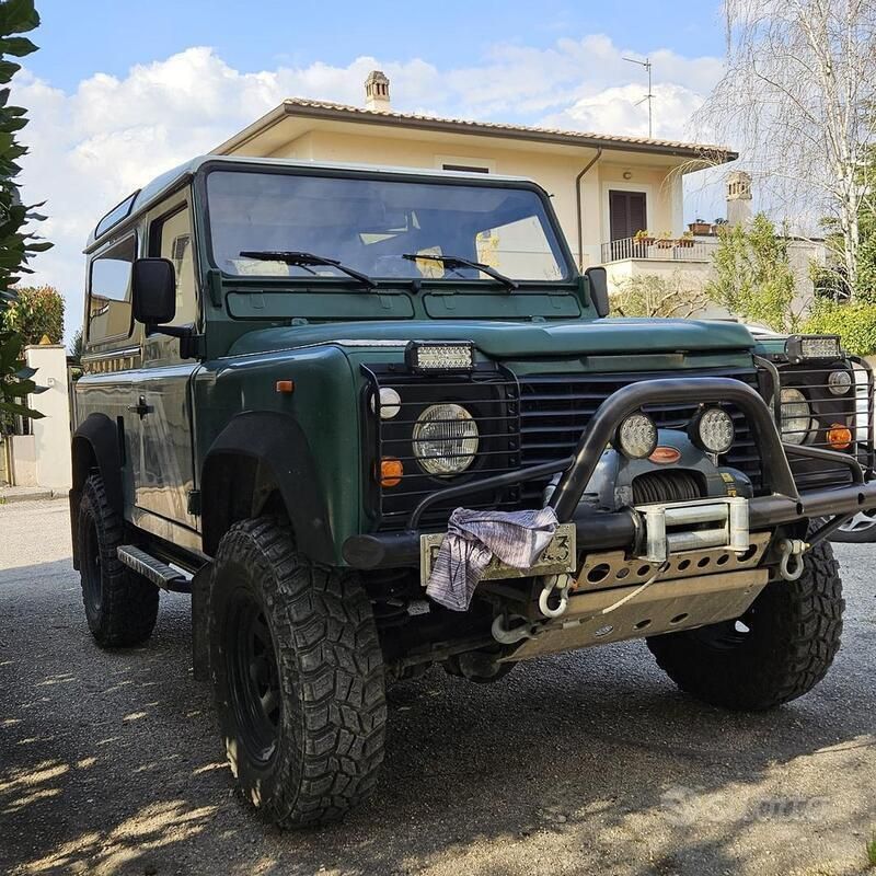 Usata Land Rover Defender 86 CV (63 kW) 1990 Verde SUV