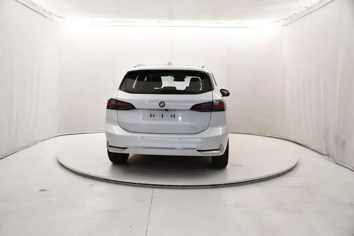 Usata BMW 220 Active Tourer Luxury Line 170 CV (125 kW) 2022 Mineral white Monovolume