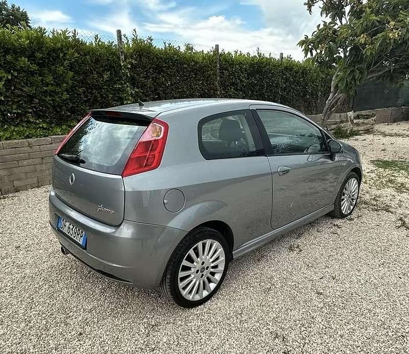 Usata Fiat Grande Punto Sport 95 CV (69 kW) 2007 Grigio Utilitaria