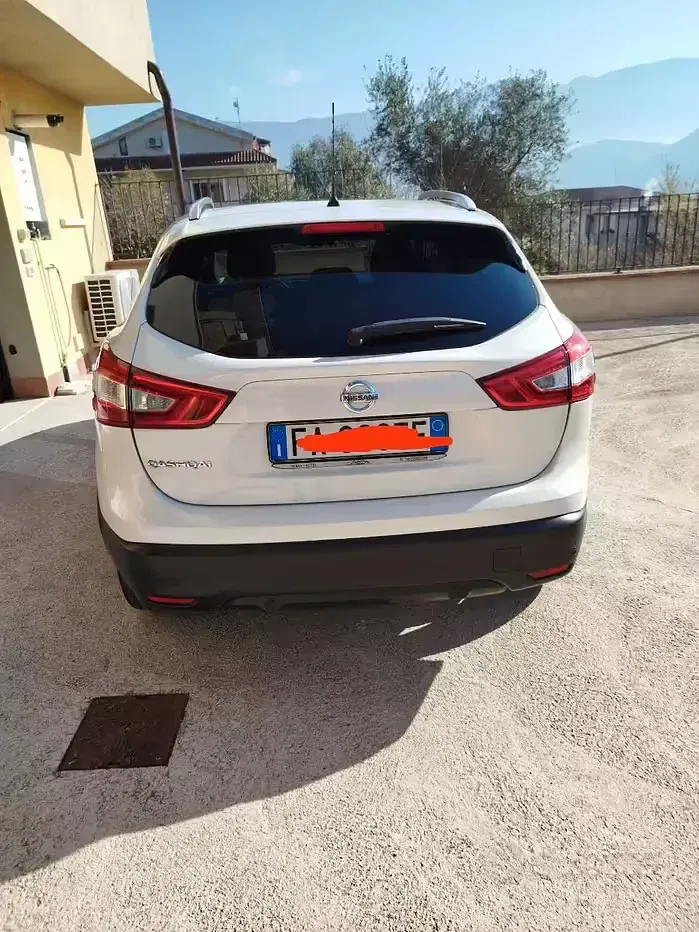 Usata Nissan Qashqai 131 CV (96 kW) 2015 Bianco SUV