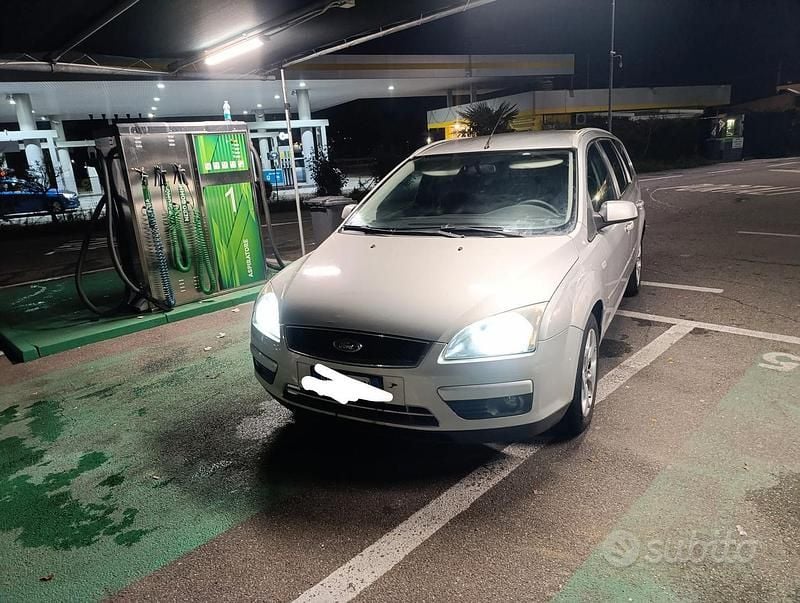 Usata Ford Focus Style 100 CV (73 kW) 2007 Grigio Station wagon