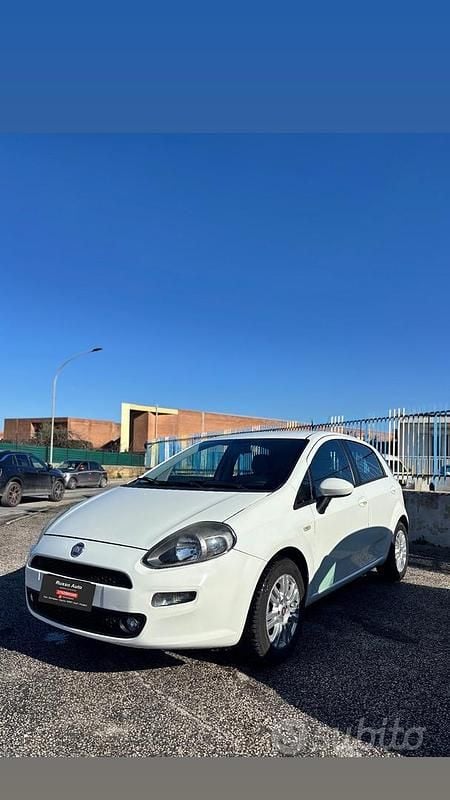Usata Fiat Grande Punto 69 CV (50 kW) 2012 Bianco Utilitaria