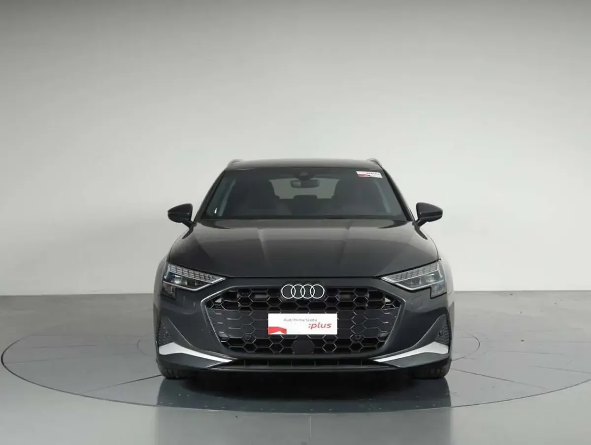 Usata Audi A3 Advanced 116 CV (85 kW) 2024 Grigio manhattan metallizzato Berlina