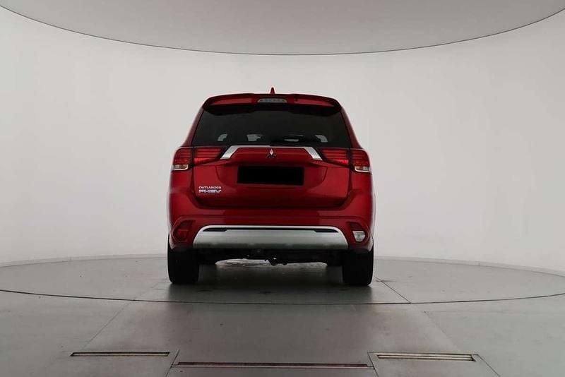 Usata Mitsubishi Outlander Instyle 170 CV (125 kW) 2021 Rosso SUV