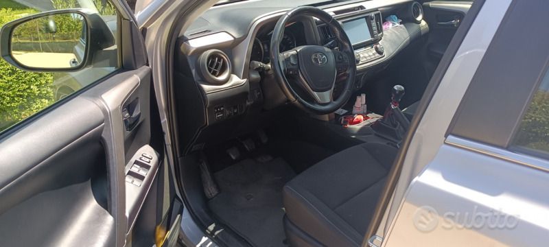 Usata 2017 Toyota RAV4 SUV | 16.750 € (Buon prezzo) - Immagine 1/4