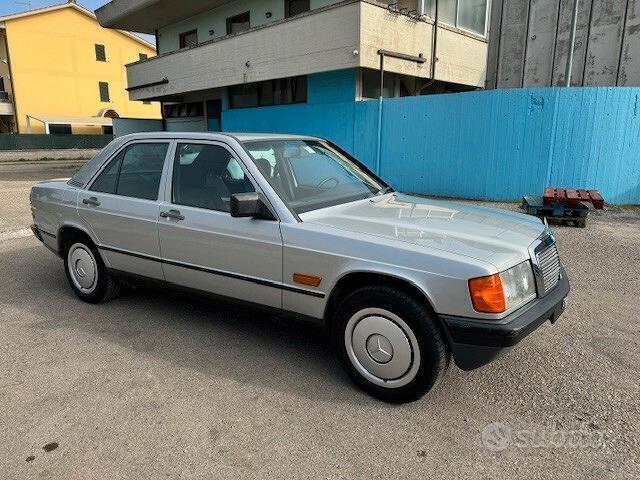 Usato 1985 Mercedes 190 2.0 CNG_Hybrid 105 CV (4.900 €)