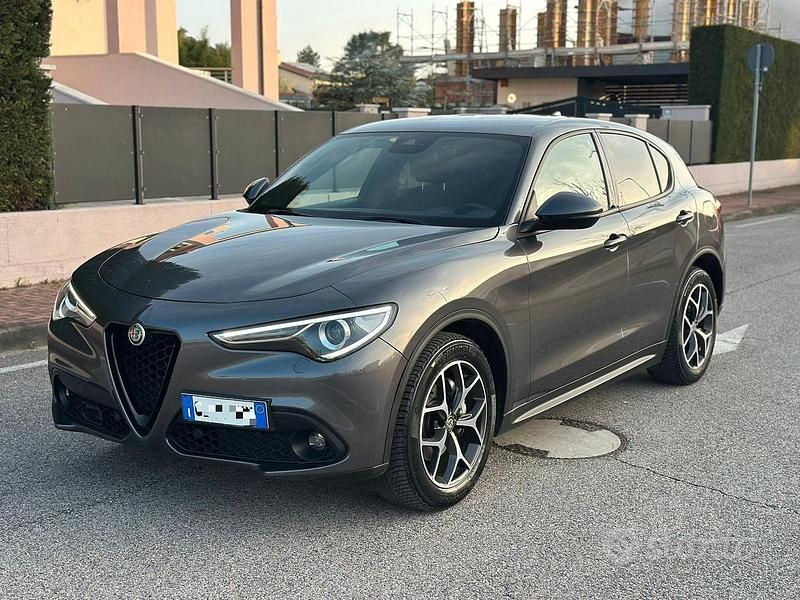 Usata Alfa Romeo Stelvio Super 160 CV (117 kW) 2022 Grigio SUV