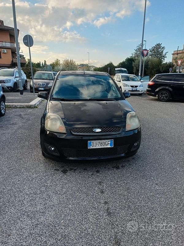 Usata Ford Fiesta Titanium 90 CV (66 kW) 2007 Nero Utilitaria