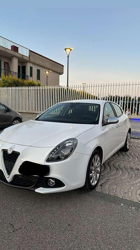 Usata Alfa Romeo Giulietta Super 120 CV (88 kW) 2019 Utilitaria