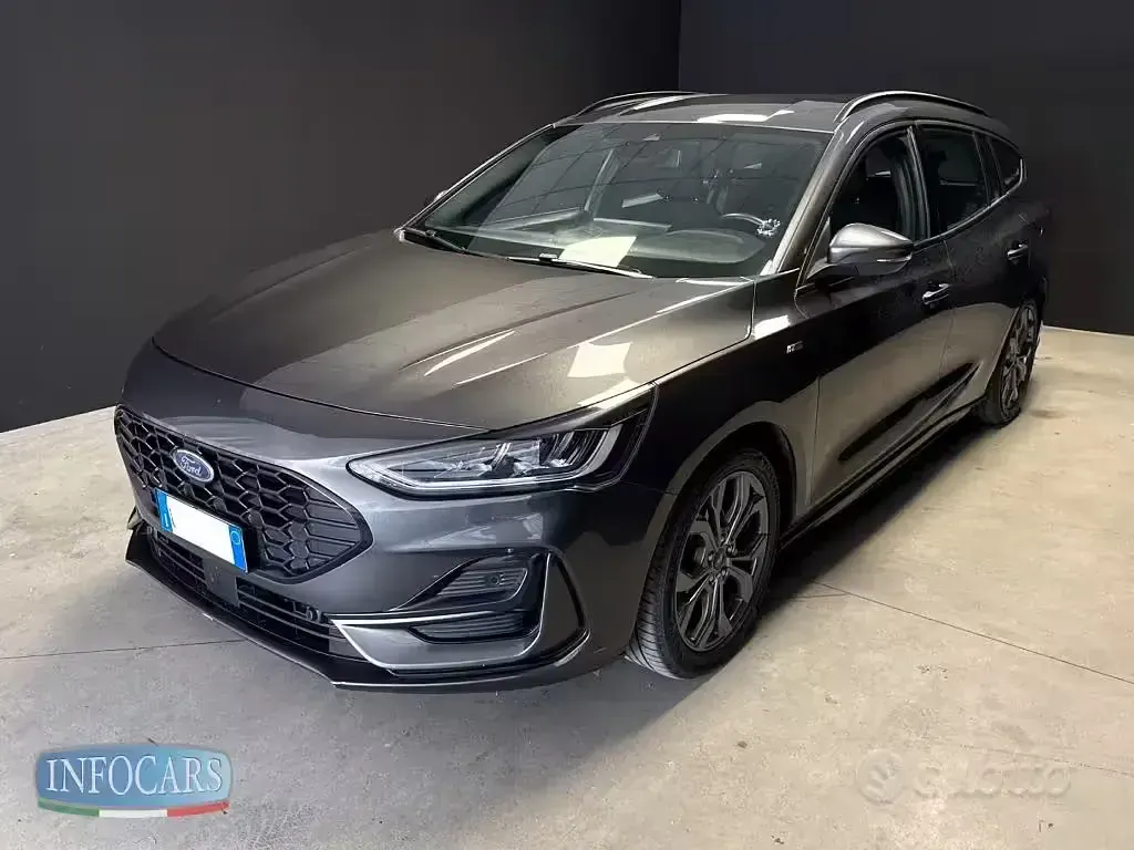 Usata Ford Focus ST-Line 155 CV (114 kW) 2023 Grigio metallizzato Station wagon