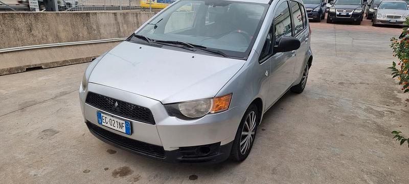 Argento Usata 2011 Mitsubishi Colt Tre volumi | 2990 € (Ottimo prezzo) - Immagine 1/4