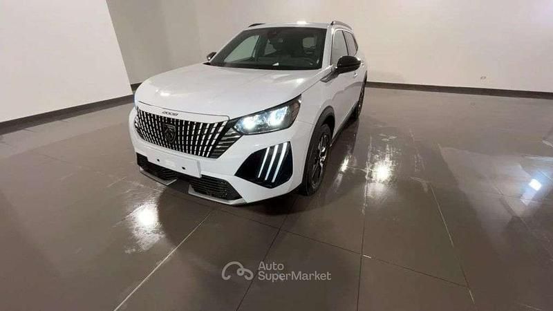 Usata Peugeot 2008 Allure 102 CV (75 kW) 2024 Bianco SUV