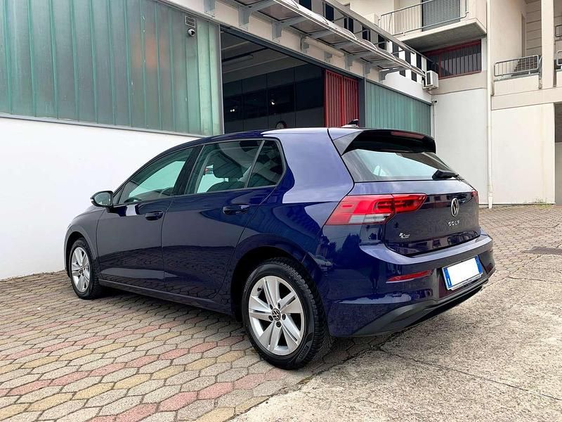 Usata VW Golf VIII Life 110 CV (80 kW) 2022 Blu/azzurro Berlina