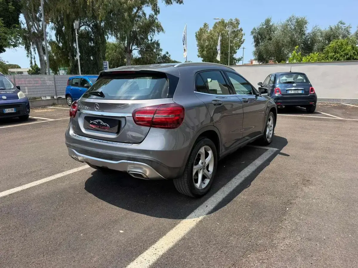 Usata Mercedes GLA200 136 CV (100 kW) 2018 Grigio SUV