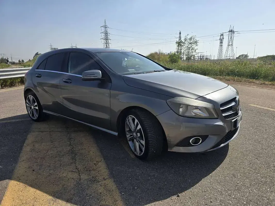 Usata Mercedes A180 109 CV (80 kW) 2013 Grigio Utilitaria