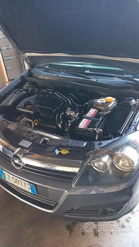 Usata Opel Astra 82 CV (60 kW) 2006 Grigio Station wagon