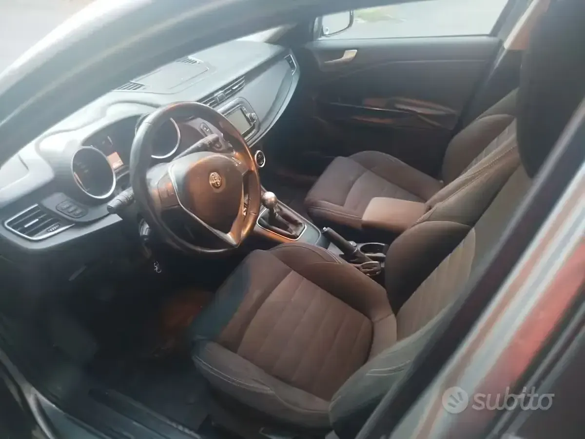 Usata Alfa Romeo Giulietta 120 CV (88 kW) 2016 Grigio Utilitaria