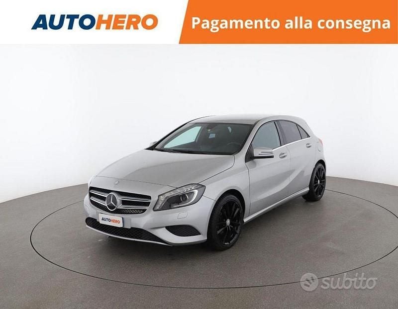 Grigio Usata 2015 Mercedes A180 Tre volumi | 12.599 € - Immagine 1/2