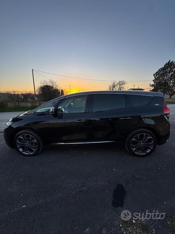 Usata Renault Grand Scénic IV Initiale Paris 120 CV (88 kW) 2019 Nero Monovolume