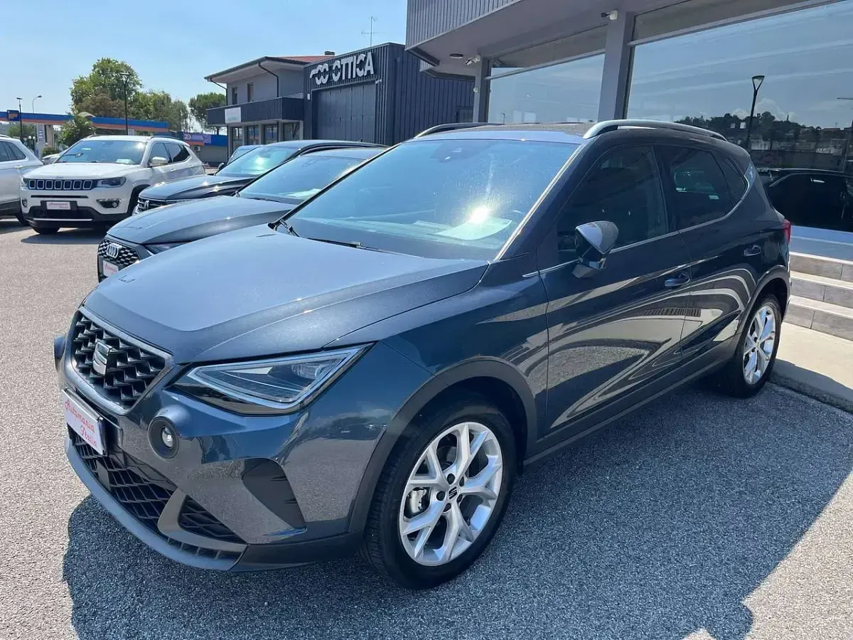 Usata Seat Arona FR 110 CV (80 kW) 2023 Grigio SUV