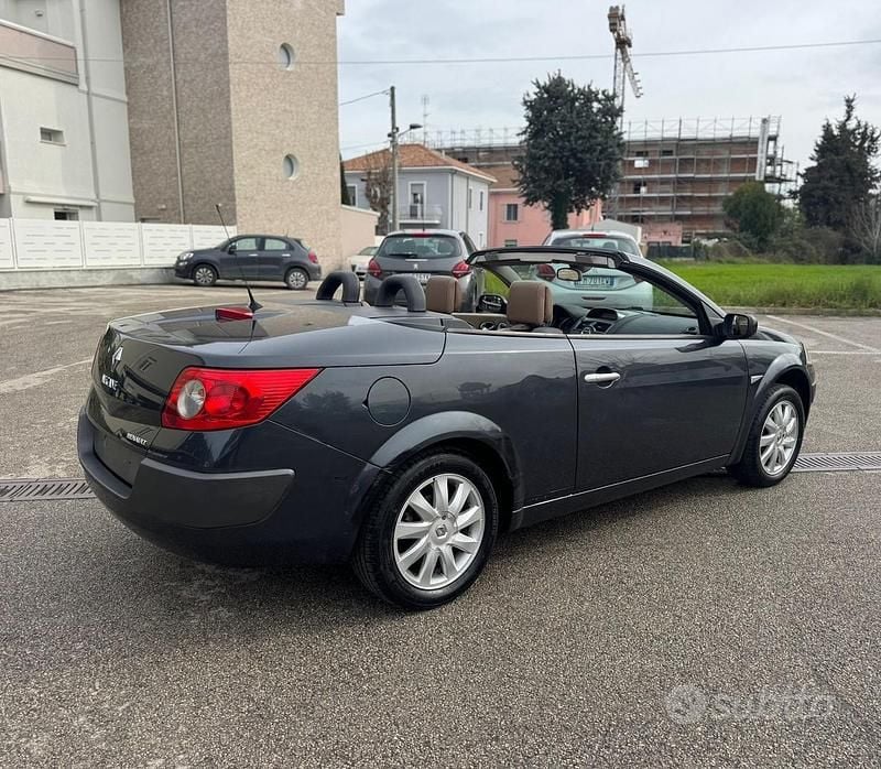 Usata Renault Mégane Cabriolet Luxe 106 CV (77 kW) 2006 Grigio Cabrio