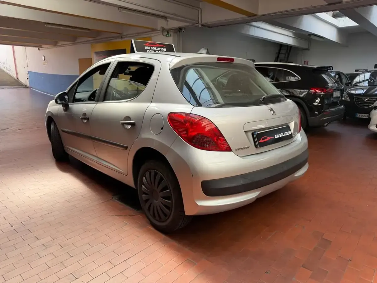 Usata Peugeot 207 73 CV (53 kW) 2007 Argento Berlina