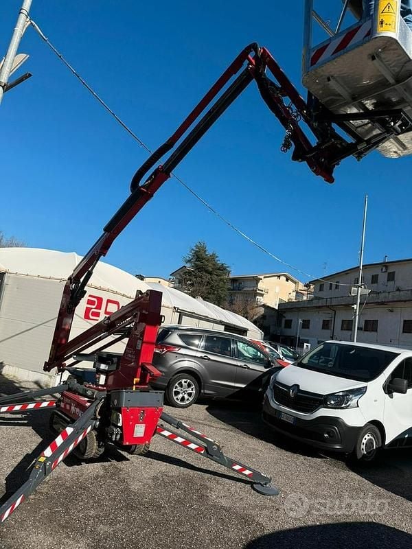 Usata Honda e 60 kW (82 CV) 2022 Rosso Utilitaria