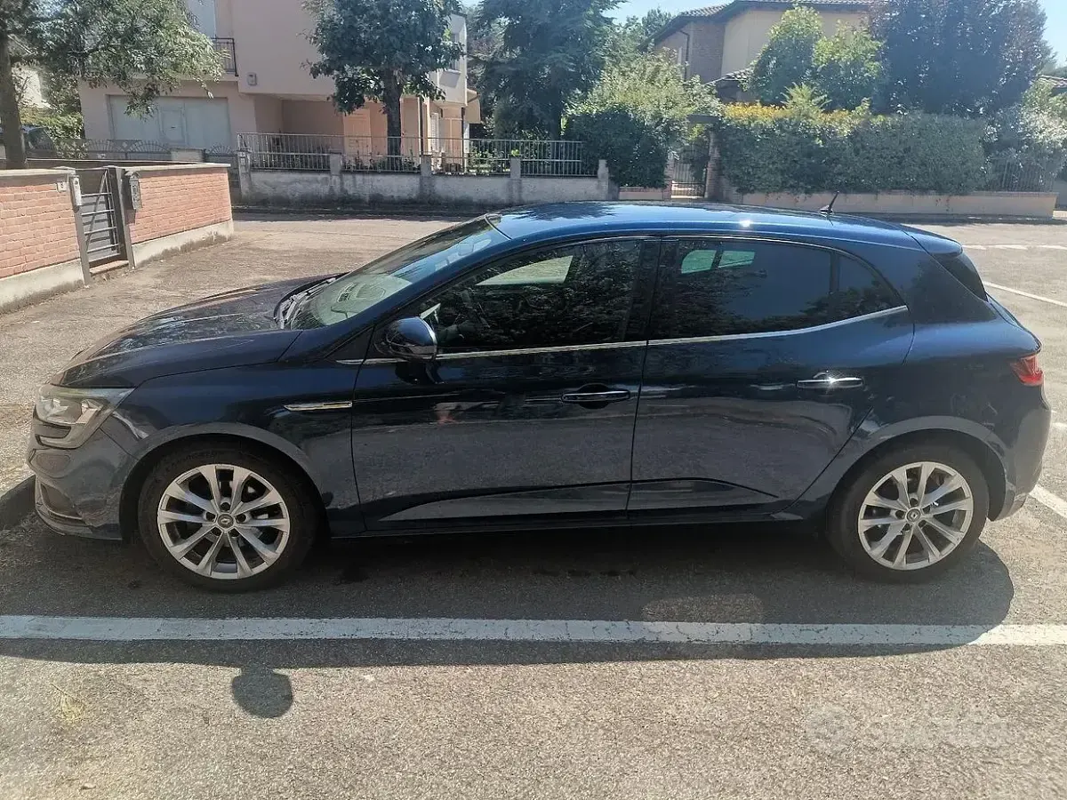 Usata Renault Mégane 110 CV (80 kW) 2016 Bluazzurro Berlina