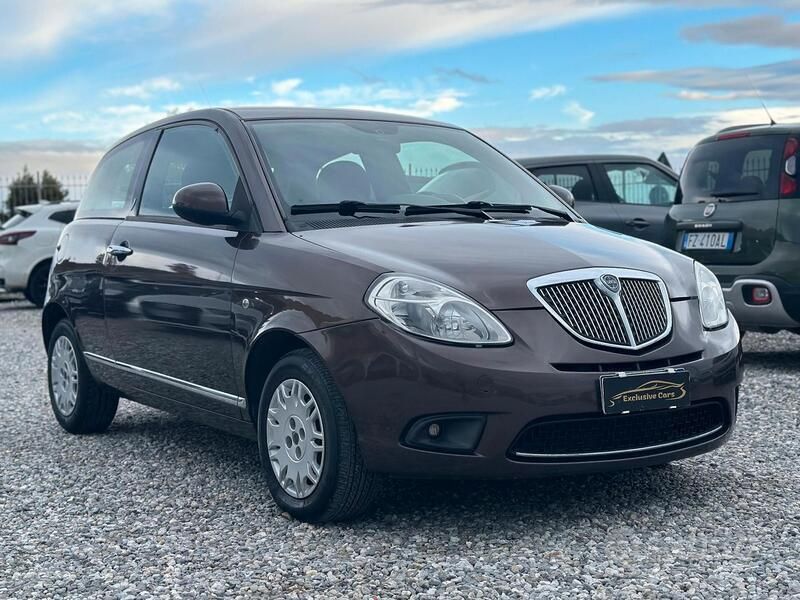 Usata Lancia Ypsilon 90 CV (66 kW) 2009 Marrone Utilitaria