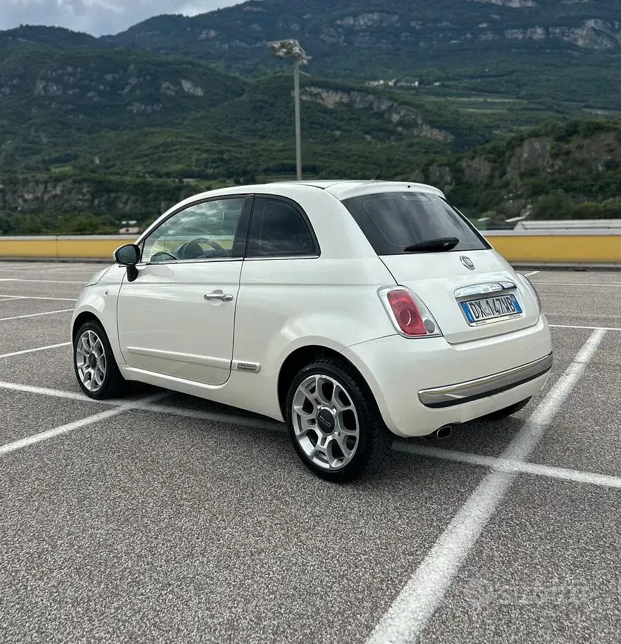 Begagnad Fiat 500 Lounge 75 HK (55 kW) 2009 Vit Cab