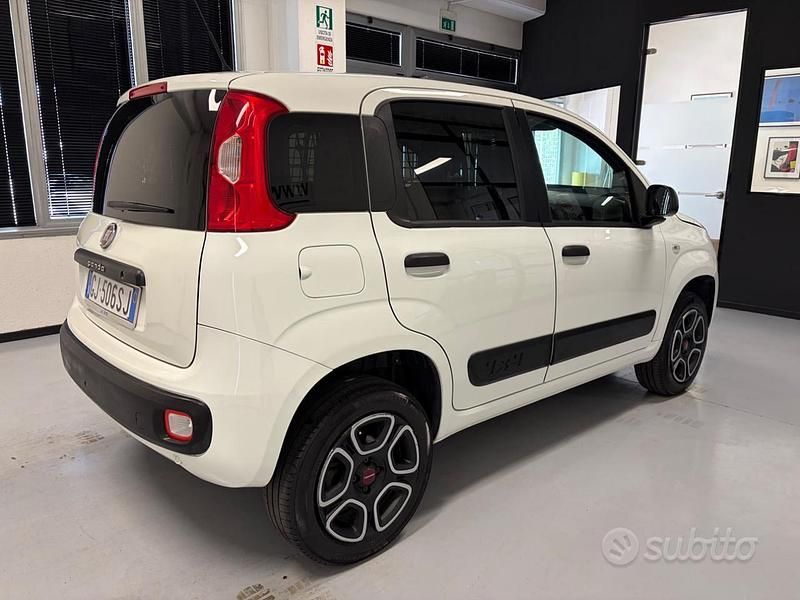 Usata Fiat Panda 4x4 Pop 86 CV (63 kW) 2022 Bianco Utilitaria