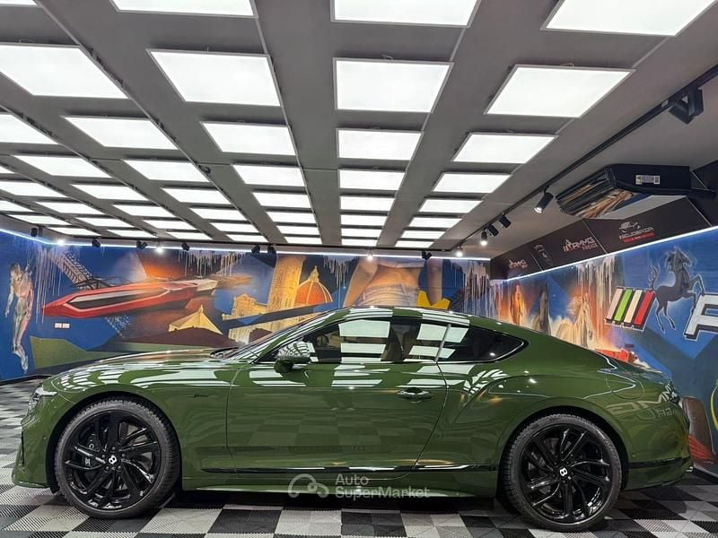 Usata Bentley Continental 600 CV (441 kW) 2025 Verde Coupé