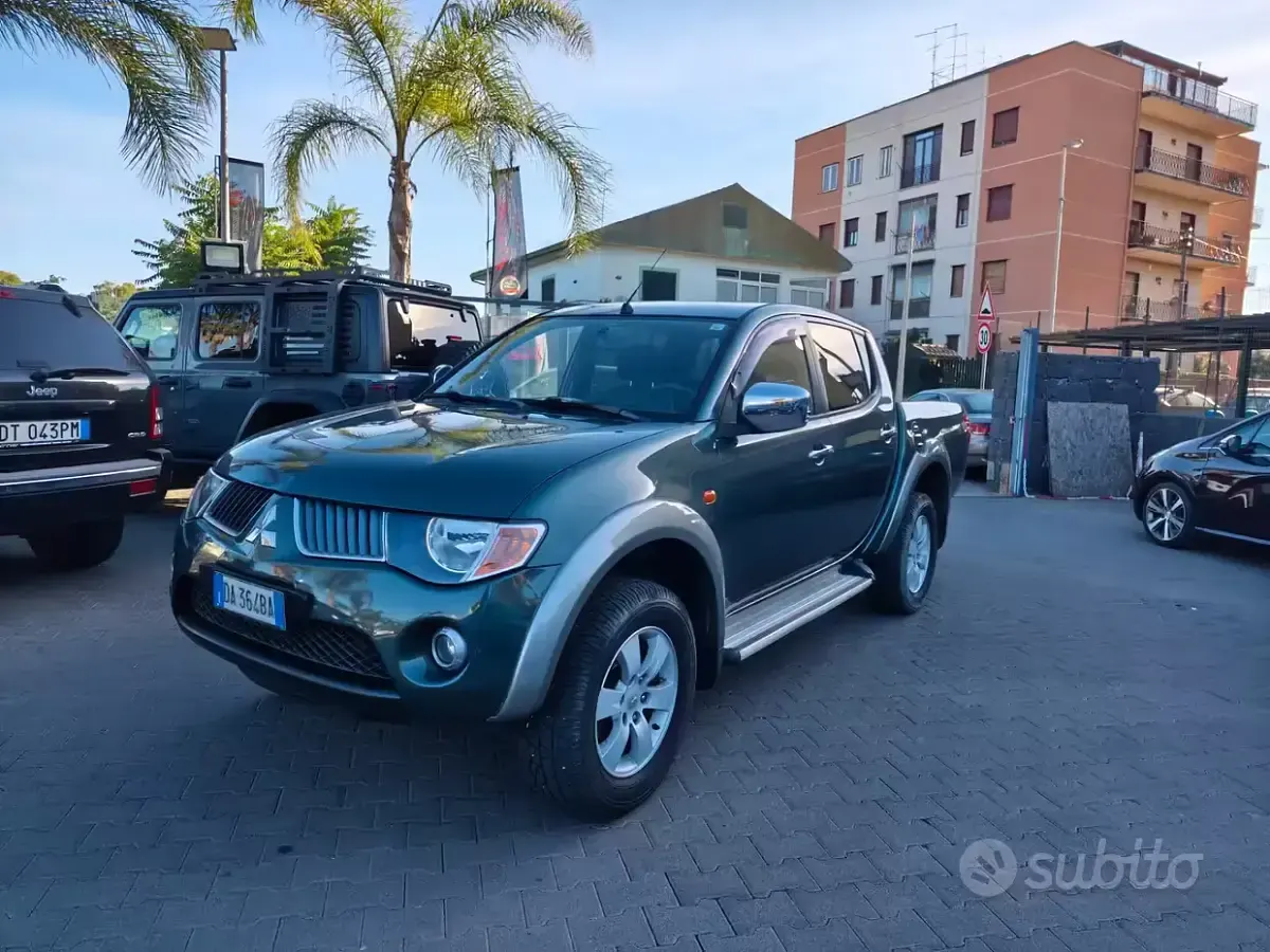 Usata Mitsubishi L200 Intense 136 CV (100 kW) 2007 Verde Pick-up
