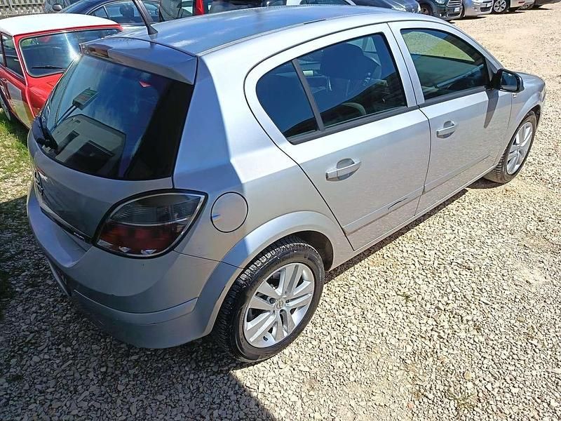 Begagnad Opel Astra Club 90 HK (66 kW) 2007 Other Sedan