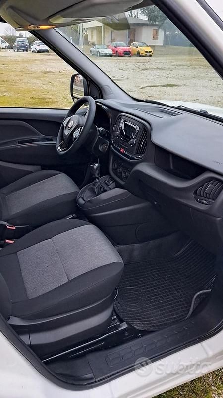 Usata Fiat Doblò 120 CV (88 kW) 2018 Bianco Monovolume