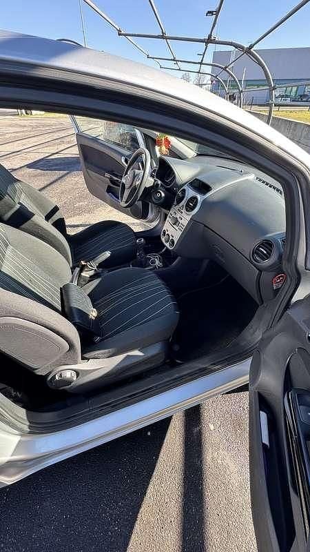 Usata Opel Corsa 69 CV (50 kW) 2009 Utilitaria