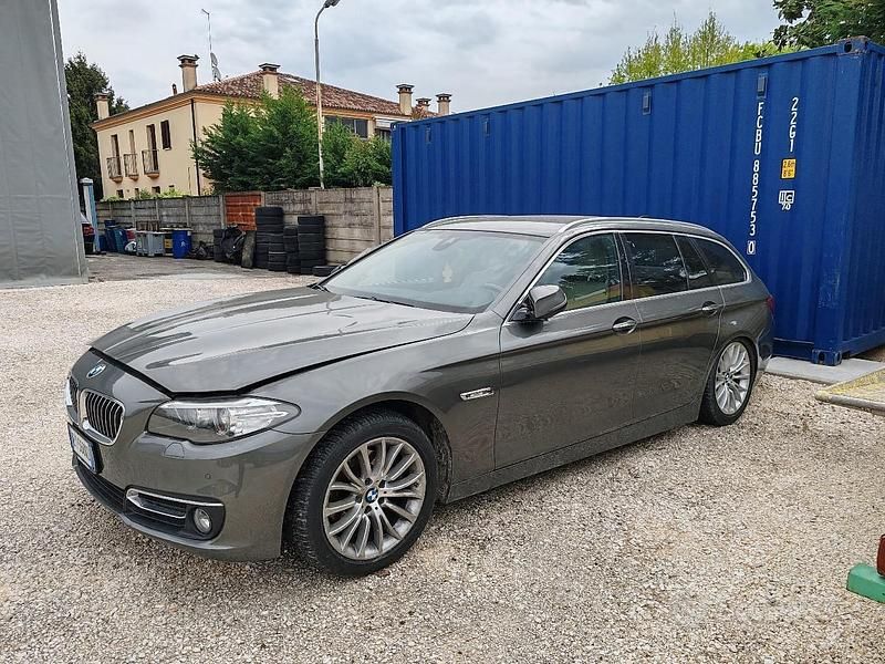 Usata BMW 520 Luxury Line 190 CV (139 kW) 2015 Grigio Station wagon
