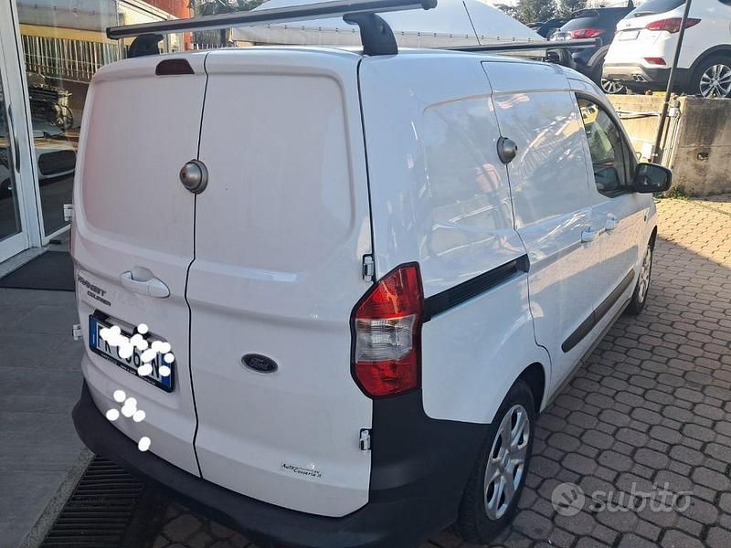 Usata Ford Courier 101 CV (74 kW) 2018 Bianco Monovolume