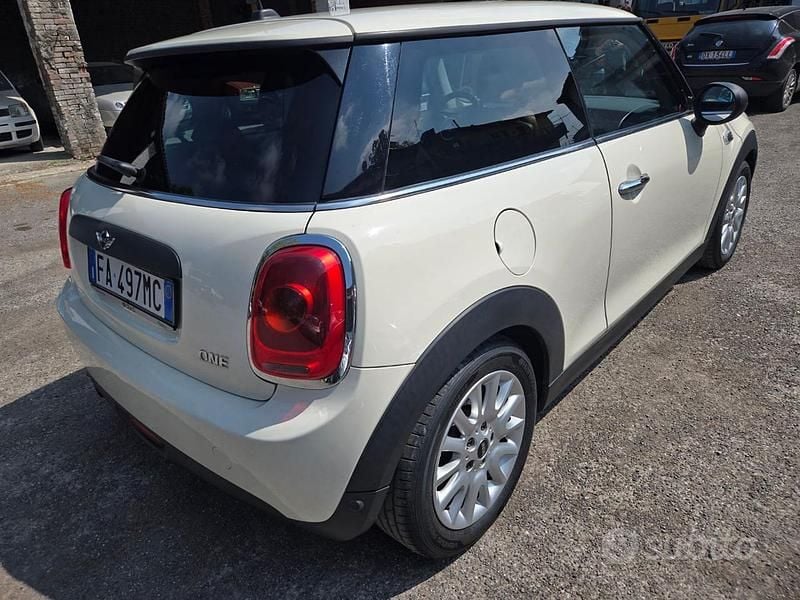 Begagnad Mini ONE 75 HK (55 kW) 2015 Beige Halvkombi