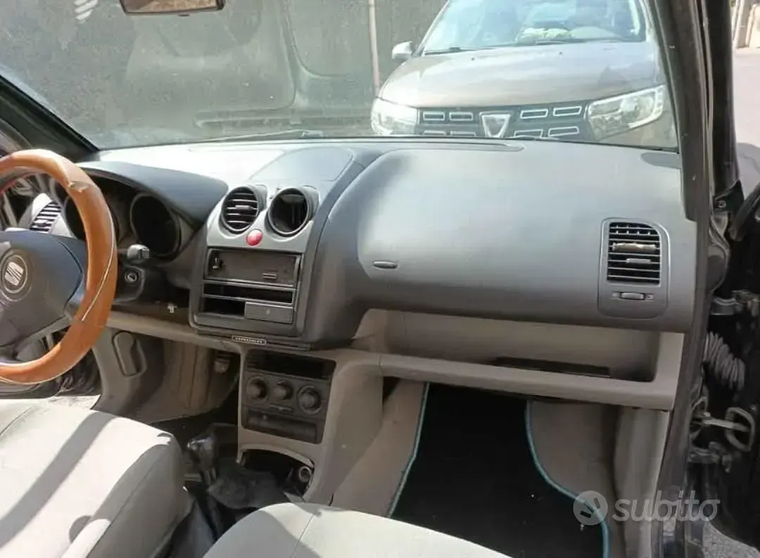 Usata Seat Arosa 60 CV (44 kW) 2003 Nero Utilitaria