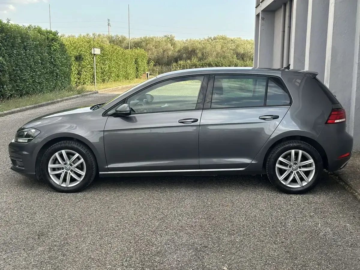 Usata VW Golf VII Business 116 CV (85 kW) 2017 Grigio canna di fucile Berlina